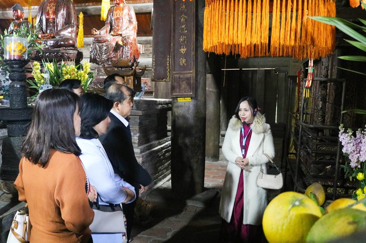 Đoàn đại biểu Đảng bộ tỉnh ủy tỉnh Tây Ninh tham dự đại hội XIV của Đảng dâng hương, vãn cảnh Chùa Thầy- Ảnh 6.