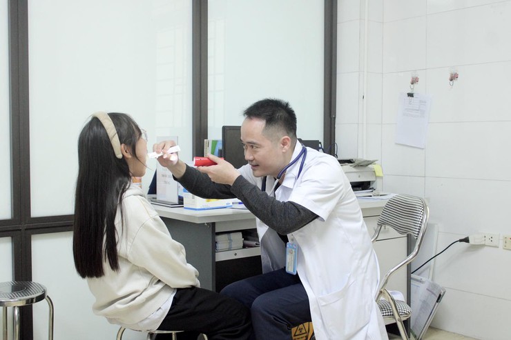 Các bệnh viện ngành y tế Hà Nội đẩy mạnh hỗ trợ chuyên môn cho y tế cơ sở để giúp người dân được chăm sóc ngay tại địa phương- Ảnh 1.