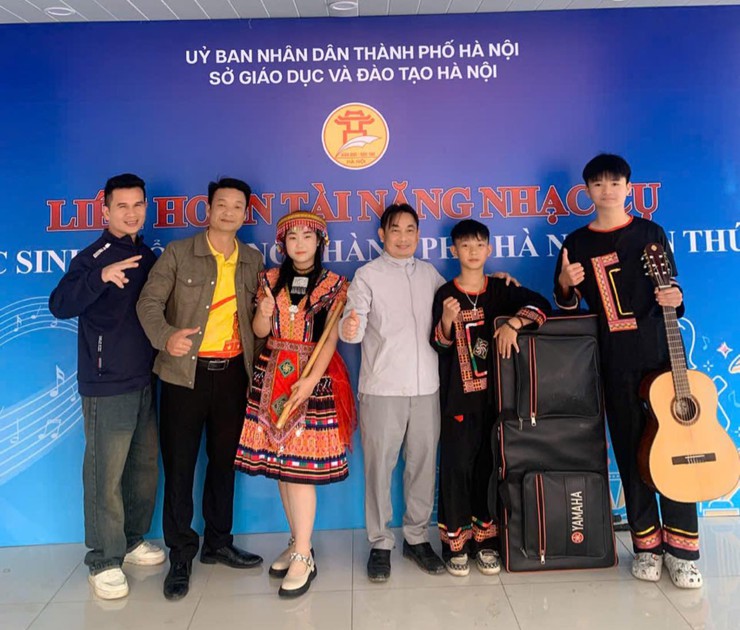 Trường THCS Ba Trại giành Huy chương Đồng Liên hoan Âm nhạc học sinh phổ thông Hà Nội lần I- Ảnh 1.