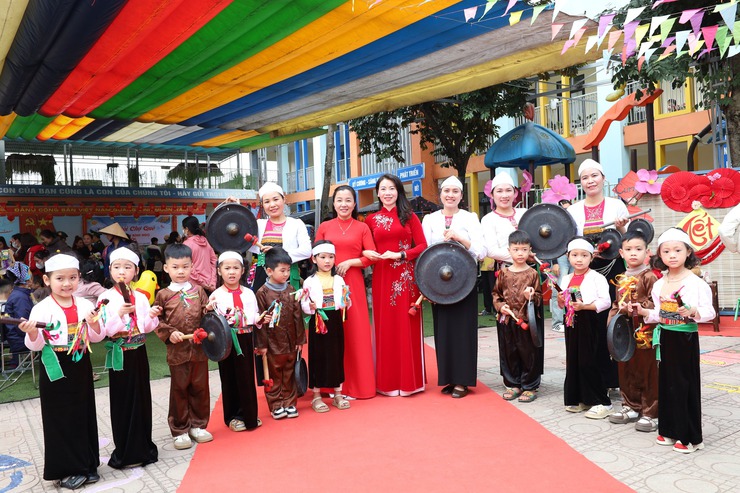 Trường Mầm non Ba Trại B đã tổ chức chuỗi hoạt động Hội chợ quê, Chương trình Văn nghệ và Trò chơi dân gian Chào xuân- Ảnh 1.