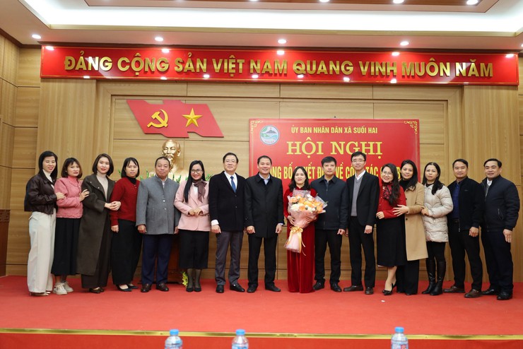 UBND xã Suối Hai tổ chức Hội nghị công bố các quyết định về công tác cán bộ- Ảnh 5.