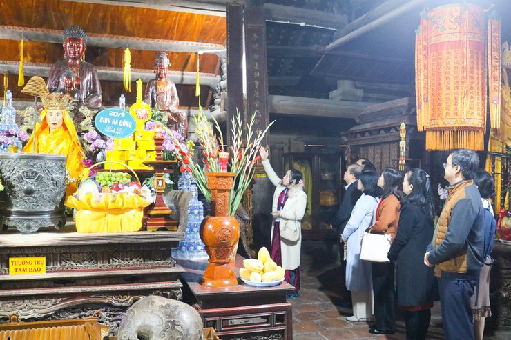 Đoàn đại biểu Đảng bộ tỉnh ủy tỉnh Tây Ninh tham dự đại hội XIV của Đảng dâng hương, vãn cảnh Chùa Thầy- Ảnh 7.