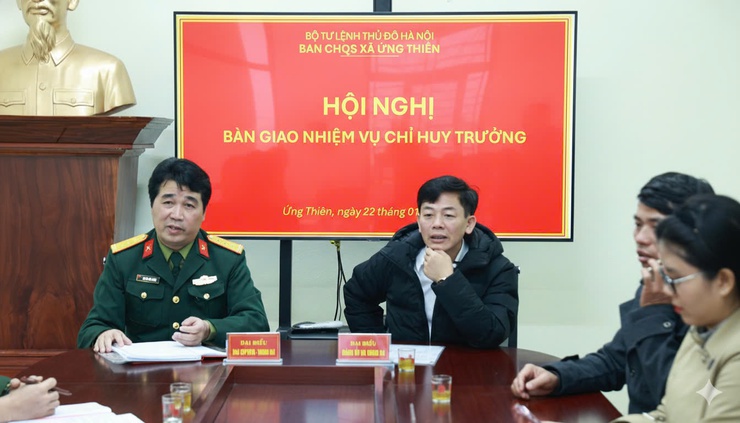 UBND xã Ứng Thiên tổ chức hội nghị bàn giao nhiệm vụ Chỉ huy trưởng Ban Chỉ huy Quân sự xã- Ảnh 2.