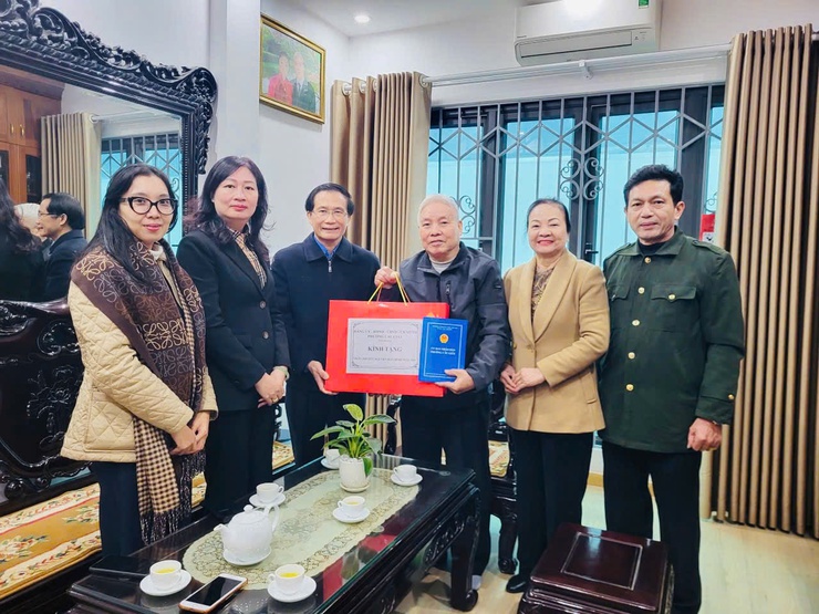 PHƯỜNG CẦU GIẤY TỔ CHỨC 05 ĐOÀN THĂM HỎI, TẶNG QUÀ NHÂN DỊP TẾT NGUYÊN ĐÁN BÍNH NGỌ 2026- Ảnh 2.