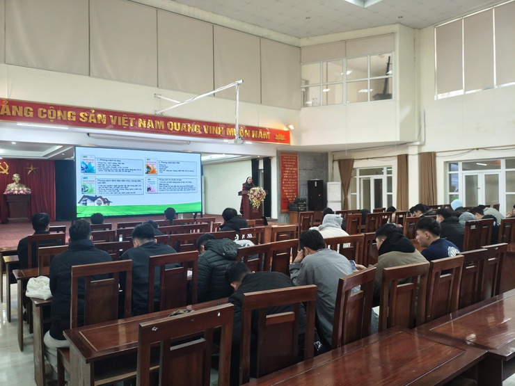 Thanh niên xã Phúc Sơn tham gia lớp bồi dưỡng Nhận thức về Đảng trước ngày nhập ngũ- Ảnh 1.