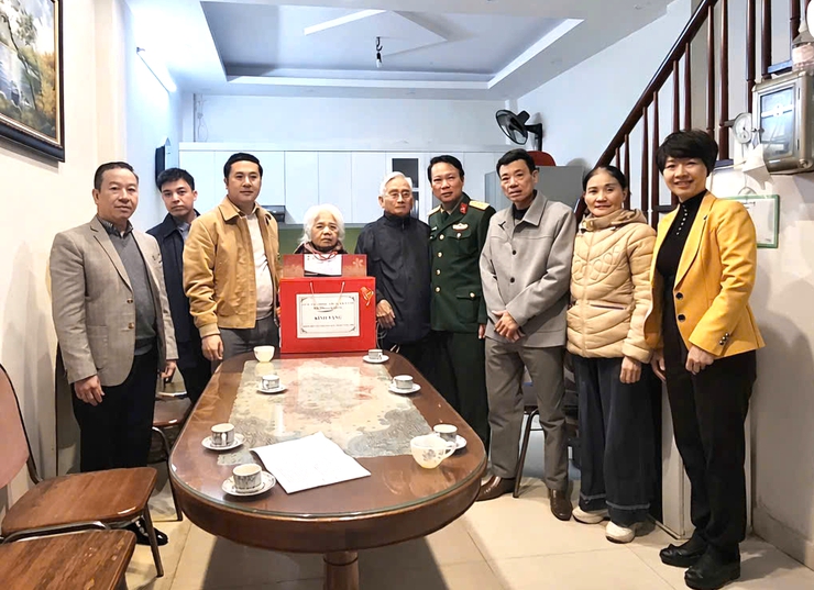 PHƯỜNG CẦU GIẤY TỔ CHỨC 05 ĐOÀN THĂM HỎI, TẶNG QUÀ NHÂN DỊP TẾT NGUYÊN ĐÁN BÍNH NGỌ 2026- Ảnh 3.