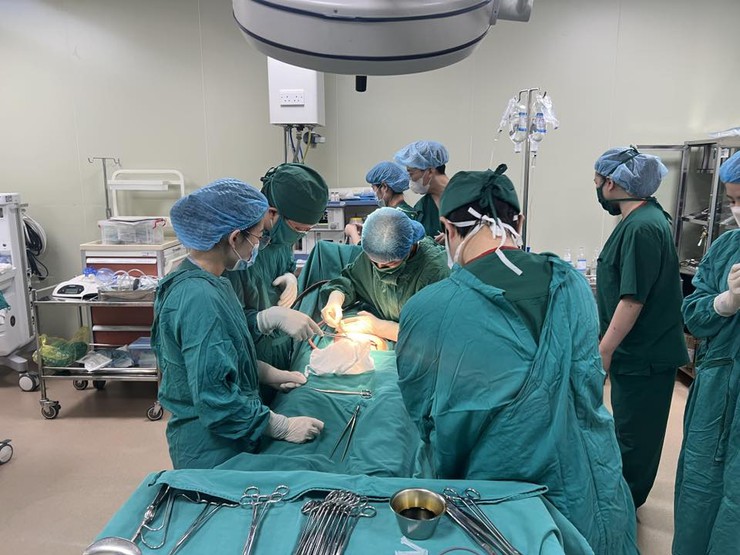 Bệnh viện đa khoa Đức Giang: Cấp cứu thành công ca rau tiền đạo trung tâm nguy kịch- Ảnh 1.