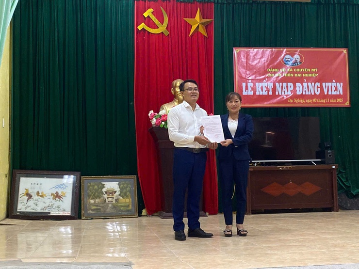 Xã Chuyên Mỹ hoàn thành chỉ tiêu kết nạp đảng viên năm 2025- Ảnh 1.