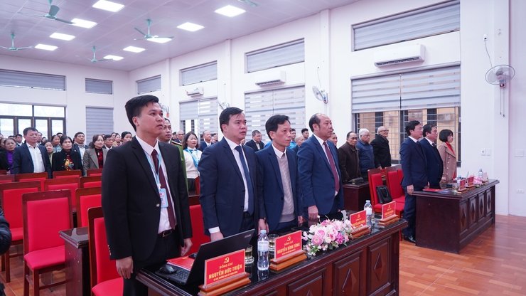 ĐẢNG ỦY XÃ TÂY PHƯƠNG TỔ CHỨC LỄ TRAO TẶNG HUY HIỆU ĐẢNG ĐỢT 3/2- Ảnh 1.