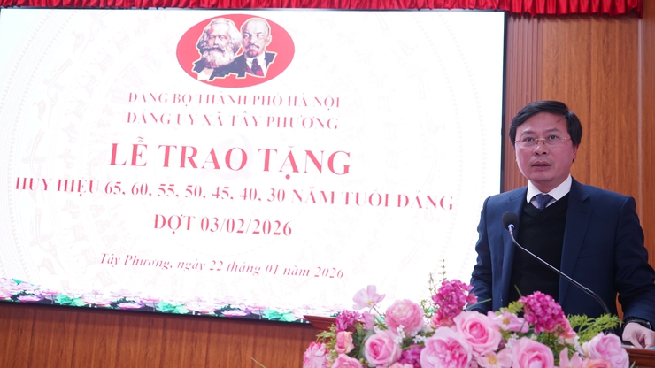 ĐẢNG ỦY XÃ TÂY PHƯƠNG TỔ CHỨC LỄ TRAO TẶNG HUY HIỆU ĐẢNG ĐỢT 3/2- Ảnh 14.