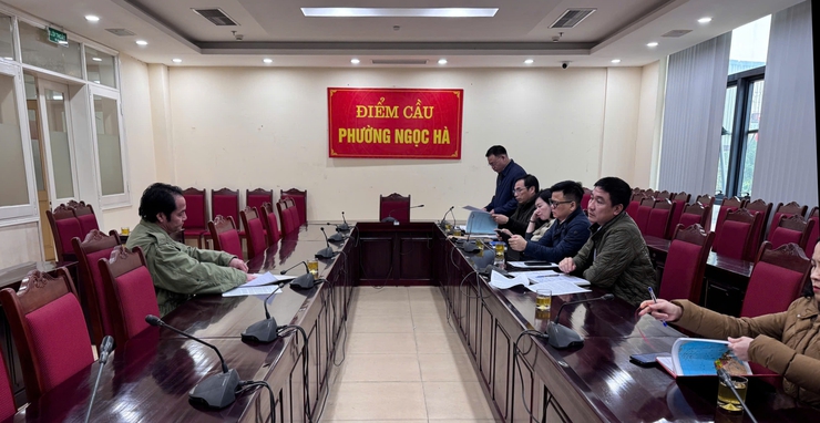 Phường Ngọc Hà đối thoại, yêu cầu chấm dứt vi phạm đất đai tại số 526 phố Đội Cấn- Ảnh 1.