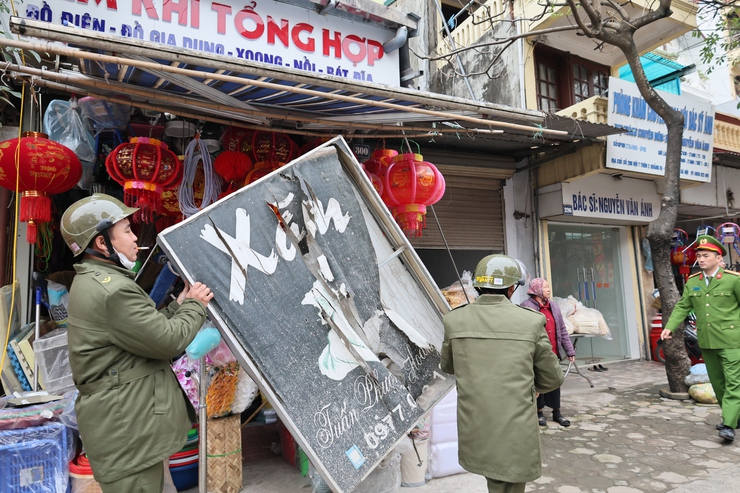 Quảng Bị ra quân cao điểm xử lý các “điểm nghẽn” về trật tự an toàn giao thông, trật tự đô thị, trật tự công cộng- Ảnh 3.