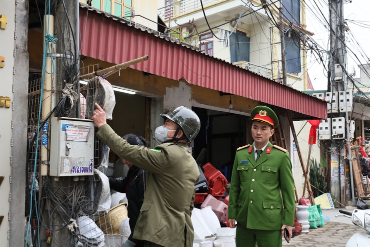 Quảng Bị ra quân cao điểm xử lý các “điểm nghẽn” về trật tự an toàn giao thông, trật tự đô thị, trật tự công cộng- Ảnh 4.