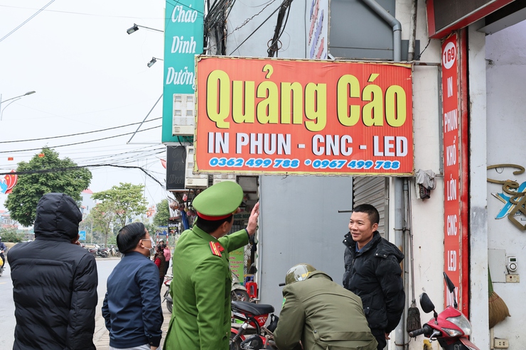 Quảng Bị ra quân cao điểm xử lý các “điểm nghẽn” về trật tự an toàn giao thông, trật tự đô thị, trật tự công cộng- Ảnh 5.