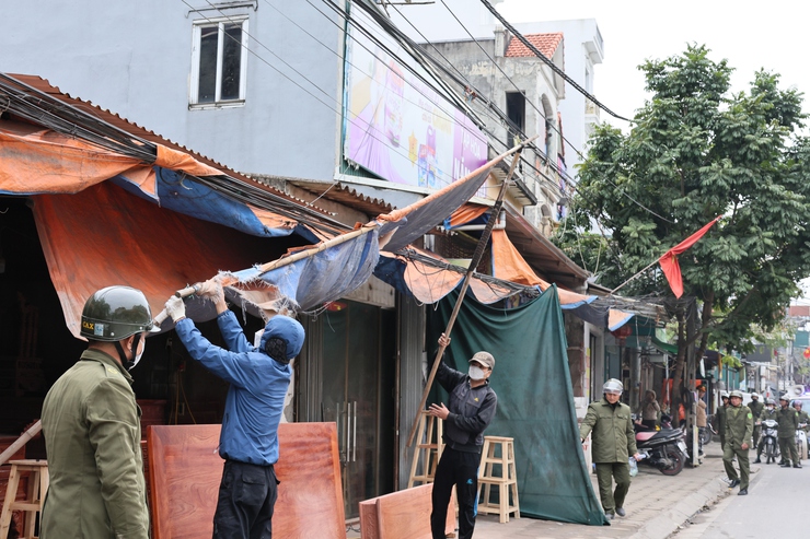 Quảng Bị ra quân cao điểm xử lý các “điểm nghẽn” về trật tự an toàn giao thông, trật tự đô thị, trật tự công cộng- Ảnh 6.