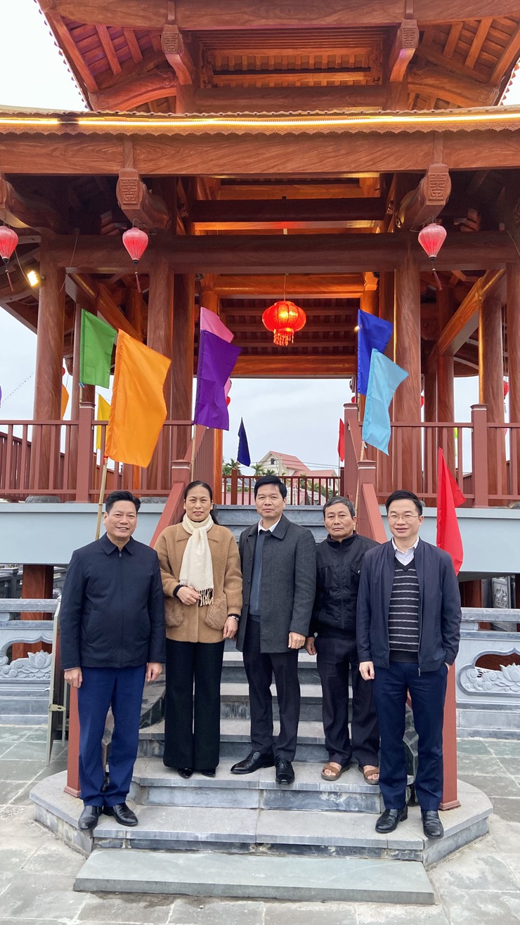 Lãnh đạo UBND – UBMTTQ xã Phúc Thọ thăm, gắn biển mô hình "Ngõ xóm văn minh – Đoàn kết" thôn Bướm, chào mừng Đại hội đại biểu toàn quốc lần thứ XIV của Đảng- Ảnh 8.