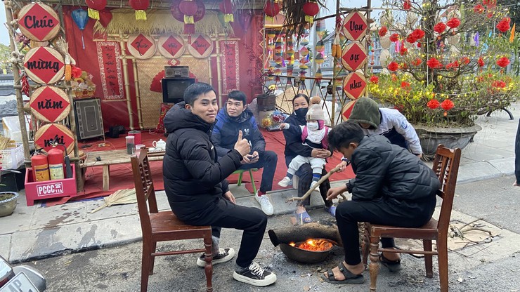 Lãnh đạo UBND – UBMTTQ xã Phúc Thọ thăm, gắn biển mô hình "Ngõ xóm văn minh – Đoàn kết" thôn Bướm, chào mừng Đại hội đại biểu toàn quốc lần thứ XIV của Đảng- Ảnh 5.