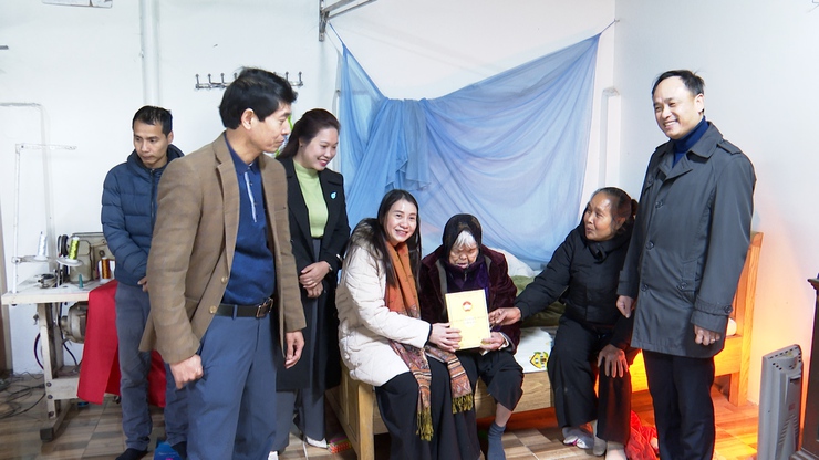 Xã Phú Xuyên trao kinh phí xây dựng nhà Đại đoàn kết cho các hộ gia đình khó khăn- Ảnh 3.