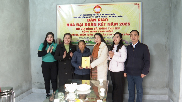 Xã Phú Xuyên trao kinh phí xây dựng nhà Đại đoàn kết cho các hộ gia đình khó khăn- Ảnh 6.