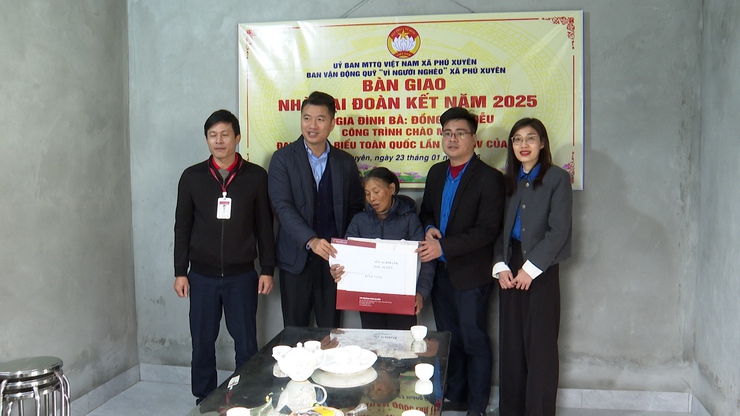 Xã Phú Xuyên trao kinh phí xây dựng nhà Đại đoàn kết cho các hộ gia đình khó khăn- Ảnh 7.