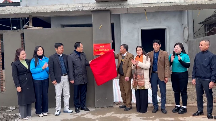 Xã Phú Xuyên trao kinh phí xây dựng nhà Đại đoàn kết cho các hộ gia đình khó khăn- Ảnh 11.