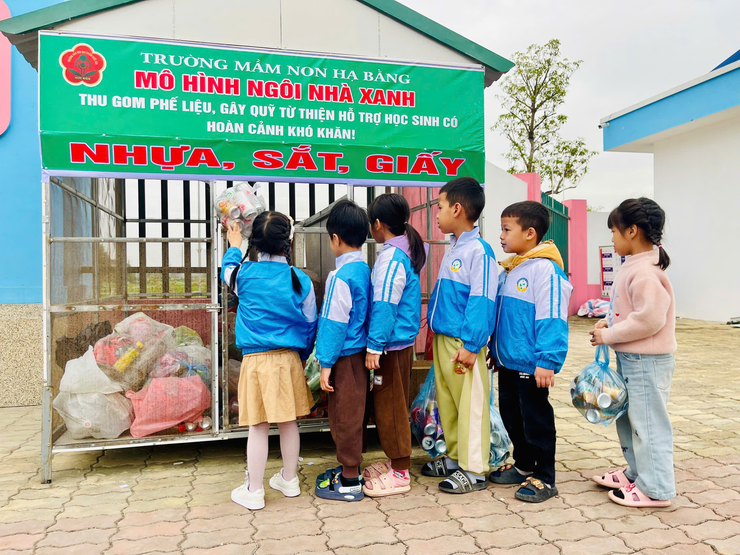 CÔ PHÙNG THỊ HOA – NGƯỜI GIEO MẦM “NGÔI NHÀ XANH” TỪ TÌNH YÊU VỚI TRẺ THƠ- Ảnh 1.