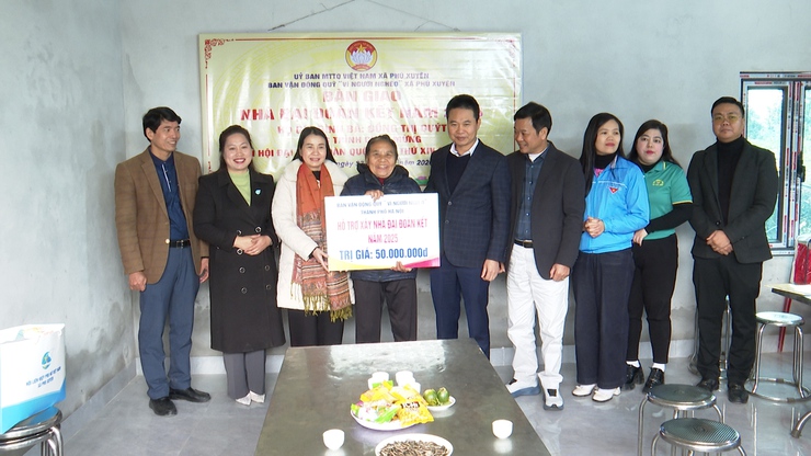 Xã Phú Xuyên trao kinh phí xây dựng nhà Đại đoàn kết cho các hộ gia đình khó khăn- Ảnh 9.