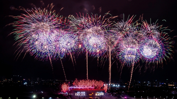 Hà Nội bắn pháo hoa quy mô lớn chào mừng thành công Đại hội XIV của Đảng - Ảnh 1.