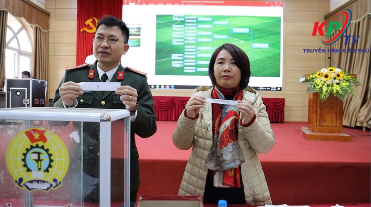 KIỀU PHÚ TRIỂN KHAI GIẢI BÓNG ĐÁ NAM, NỮ CHÀO MỪNG ĐẠI HỘI ĐẢNG TOÀN QUỐC LẦN THỨ XIV- Ảnh 10.