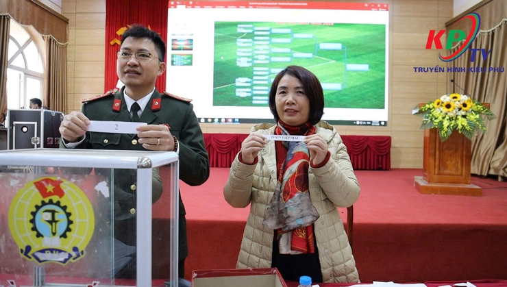 KIỀU PHÚ TRIỂN KHAI GIẢI BÓNG ĐÁ NAM, NỮ CHÀO MỪNG ĐẠI HỘI ĐẢNG TOÀN QUỐC LẦN THỨ XIV- Ảnh 11.