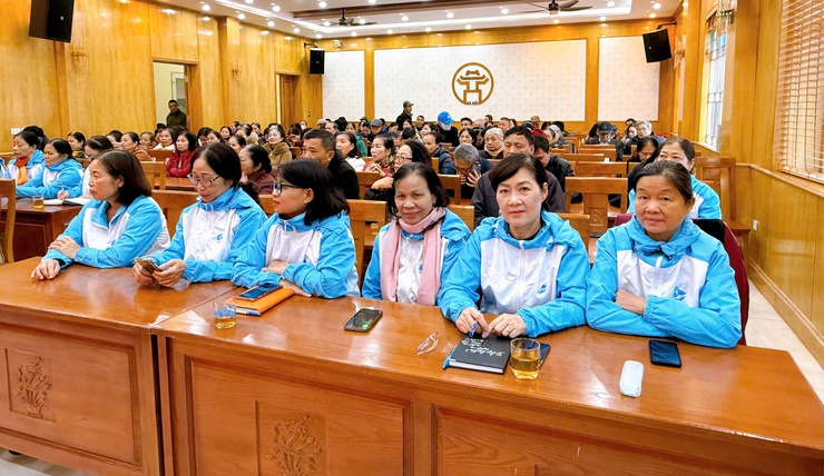 Uỷ ban MTTQ Việt Nam phường: Tuyên truyền cuộc vận động Người Việt Nam ưu tiên dùng hàng Việt” và phong trào “Bình dân học vụ số”- Ảnh 5.