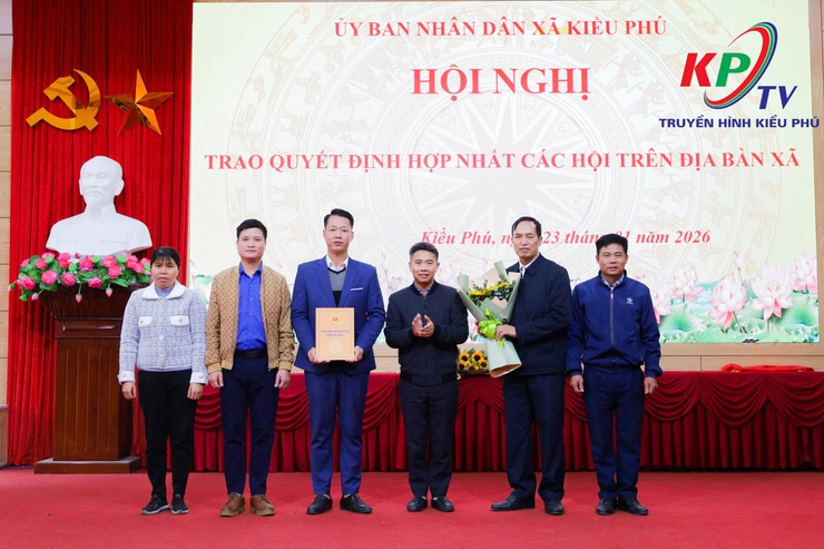 Xã Kiều Phú tổ chức Hội nghị công bố các quyết định hợp nhất các tổ chức Hội- Ảnh 4.