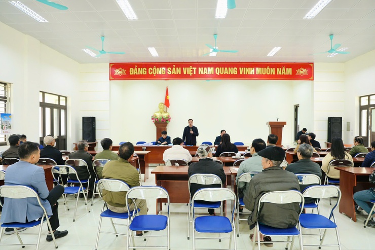 Hội nghị đối thoại với người sử dụng đất về dự thảo phương án bồi thường, hỗ trợ và tái định cư trong phạm vi dự án cải tạo, nâng cấp Quốc lộ 6 đoạn Ba La - Xuân Mai- Ảnh 1.