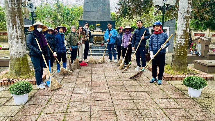 Nam Phù: Ra quân tổng vệ sinh môi trường - lan toả khí thế thi đua chào mừng thành công Đại hội XIV của Đảng- Ảnh 1.