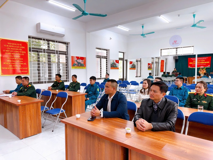 Bàn giao nhiệm vụ Chỉ huy trưởng Ban CHQS phường Thanh Liệt- Ảnh 1.