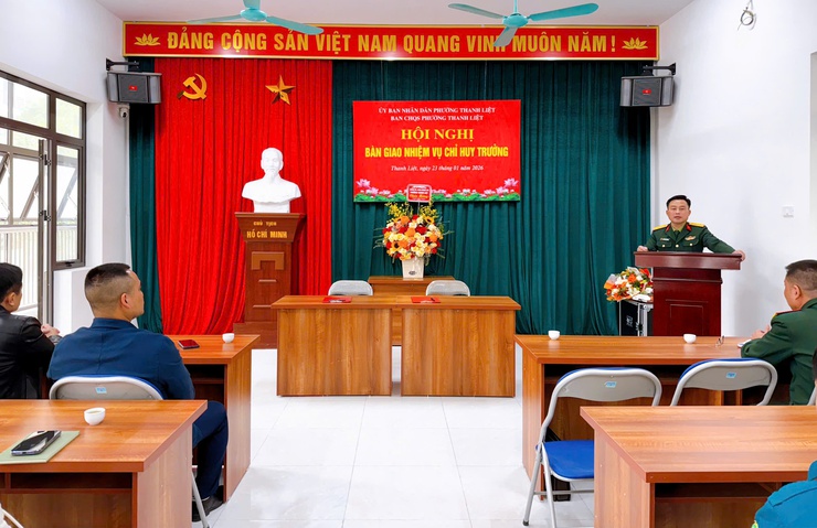 Bàn giao nhiệm vụ Chỉ huy trưởng Ban CHQS phường Thanh Liệt- Ảnh 3.