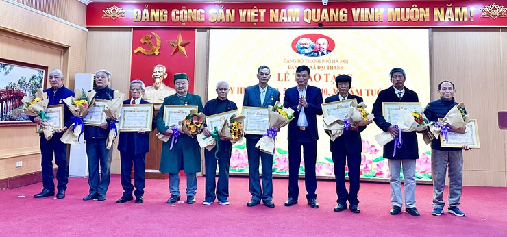 Đảng bộ xã Đại Thanh trao tặng 45 huy hiệu đảng đợt 3/2/2026- Ảnh 5.