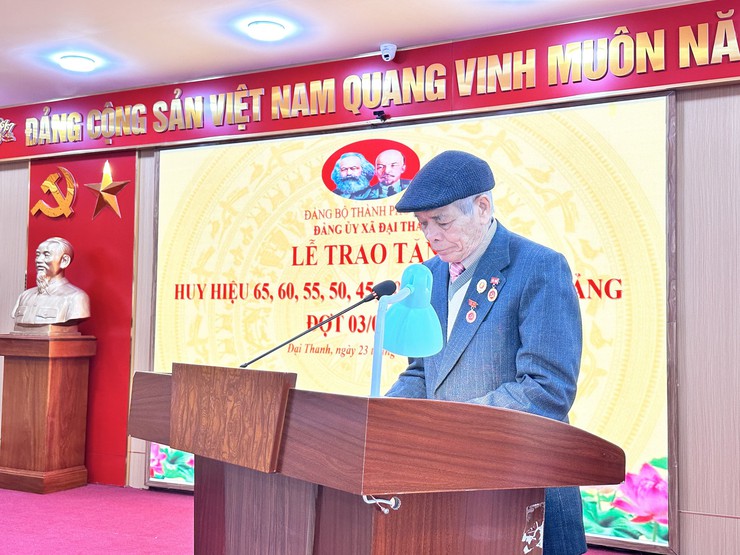 Đảng bộ xã Đại Thanh trao tặng 45 huy hiệu đảng đợt 3/2/2026- Ảnh 9.