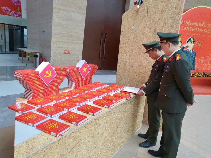 Tuổi trẻ và Phụ nữ Công an xã Nam Phù: Bồi đắp bản lĩnh chính trị, tiếp nối di sản cố Bộ trưởng Trần Quốc Hoàn- Ảnh 3.