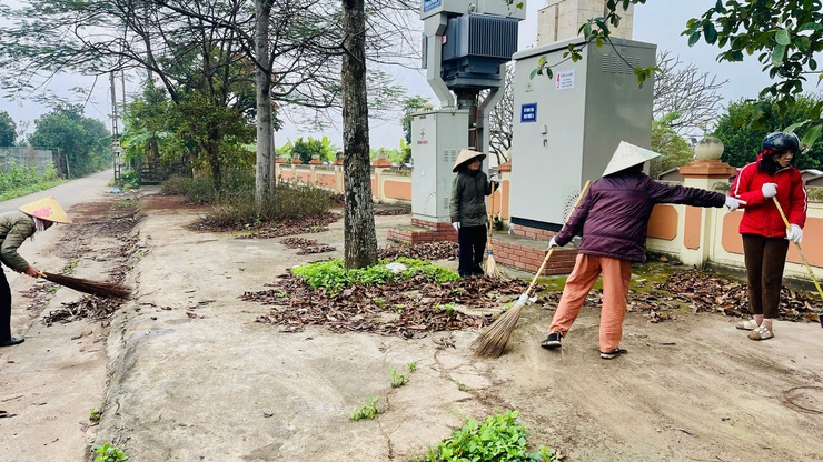 Nam Phù: Ra quân tổng vệ sinh môi trường - lan toả khí thế thi đua chào mừng thành công Đại hội XIV của Đảng- Ảnh 4.