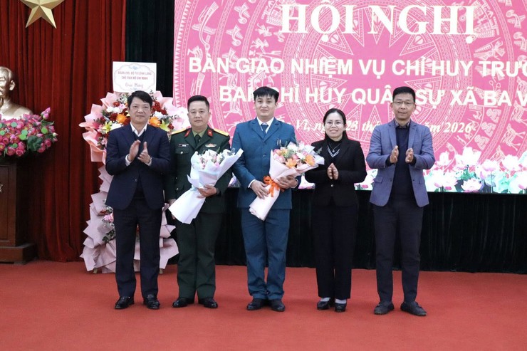 HỘI NGHỊ BÀN GIAO NHIỆM VỤ CHỈ HUY TRƯỞNG BAN CHỈ HUY QUÂN SỰ XÃ BA VÌ- Ảnh 2.