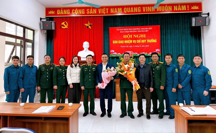 Bàn giao nhiệm vụ Chỉ huy trưởng Ban CHQS phường Thanh Liệt- Ảnh 6.