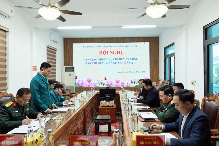 UBND xã Quảng Bị tổ chức hội nghị bàn giao nhiệm vụ Chỉ huy trưởng Ban Chỉ huy Quân sự xã- Ảnh 2.
