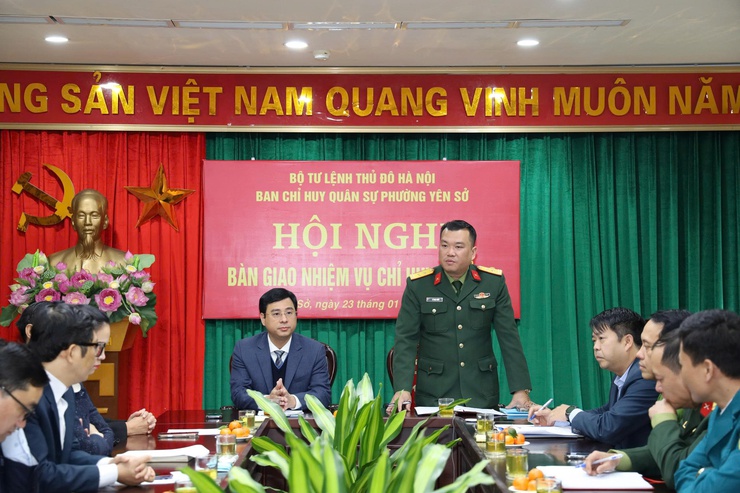 Phường Yên Sở tổ chức hội nghị bàn giao nhiệm vụ Chỉ huy trưởng Ban Chỉ huy Quân sự Phường- Ảnh 4.