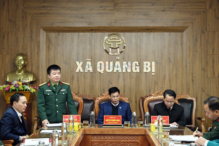 UBND xã Quảng Bị tổ chức hội nghị bàn giao nhiệm vụ Chỉ huy trưởng Ban Chỉ huy Quân sự xã- Ảnh 4.