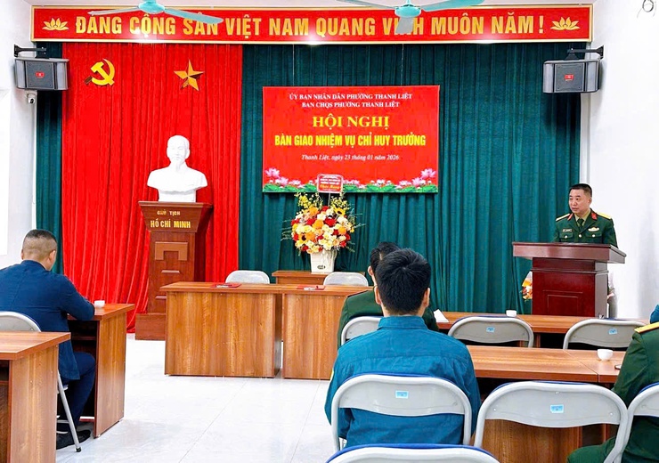 Bàn giao nhiệm vụ Chỉ huy trưởng Ban CHQS phường Thanh Liệt- Ảnh 2.