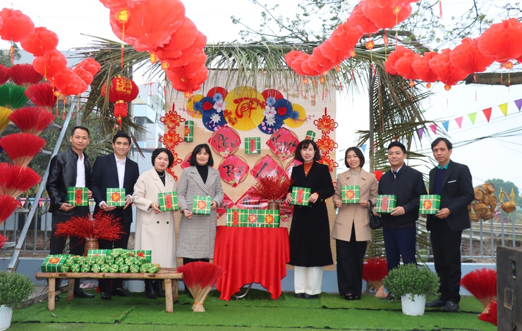 RỘN RÀNG LỄ HỘI LÀNG NGHỀ BÁNH CHƯNG TRUYỀN THỐNG ĐINH XÁ XUÂN 2026 – LAN TỎA HỒN TẾT VIỆT- Ảnh 11.