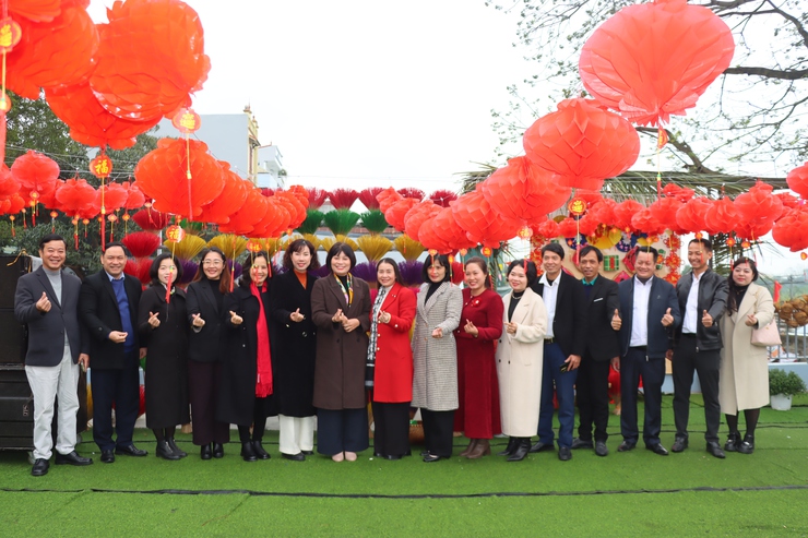 RỘN RÀNG LỄ HỘI LÀNG NGHỀ BÁNH CHƯNG TRUYỀN THỐNG ĐINH XÁ XUÂN 2026 – LAN TỎA HỒN TẾT VIỆT- Ảnh 12.