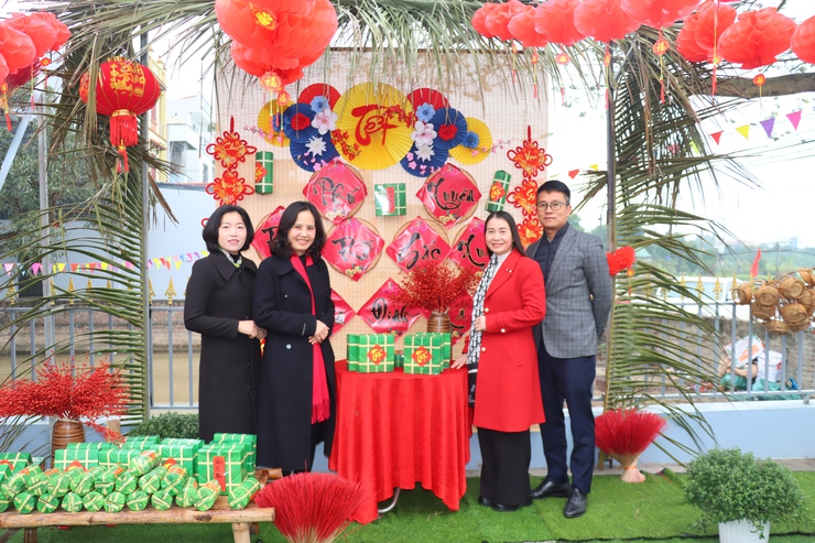 RỘN RÀNG LỄ HỘI LÀNG NGHỀ BÁNH CHƯNG TRUYỀN THỐNG ĐINH XÁ XUÂN 2026 – LAN TỎA HỒN TẾT VIỆT- Ảnh 13.