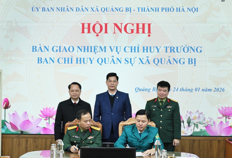 UBND xã Quảng Bị tổ chức hội nghị bàn giao nhiệm vụ Chỉ huy trưởng Ban Chỉ huy Quân sự xã- Ảnh 6.